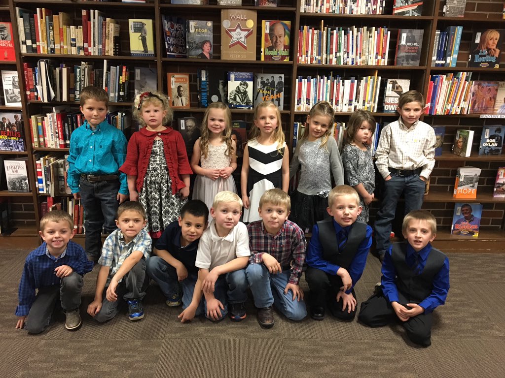 TraciKennedy32's tweet photo. @MaywoodSchool kindergarteners all dressed up and ready for their concert! #tistheseason #maywoodpride https://t.co/3igcdTidD8