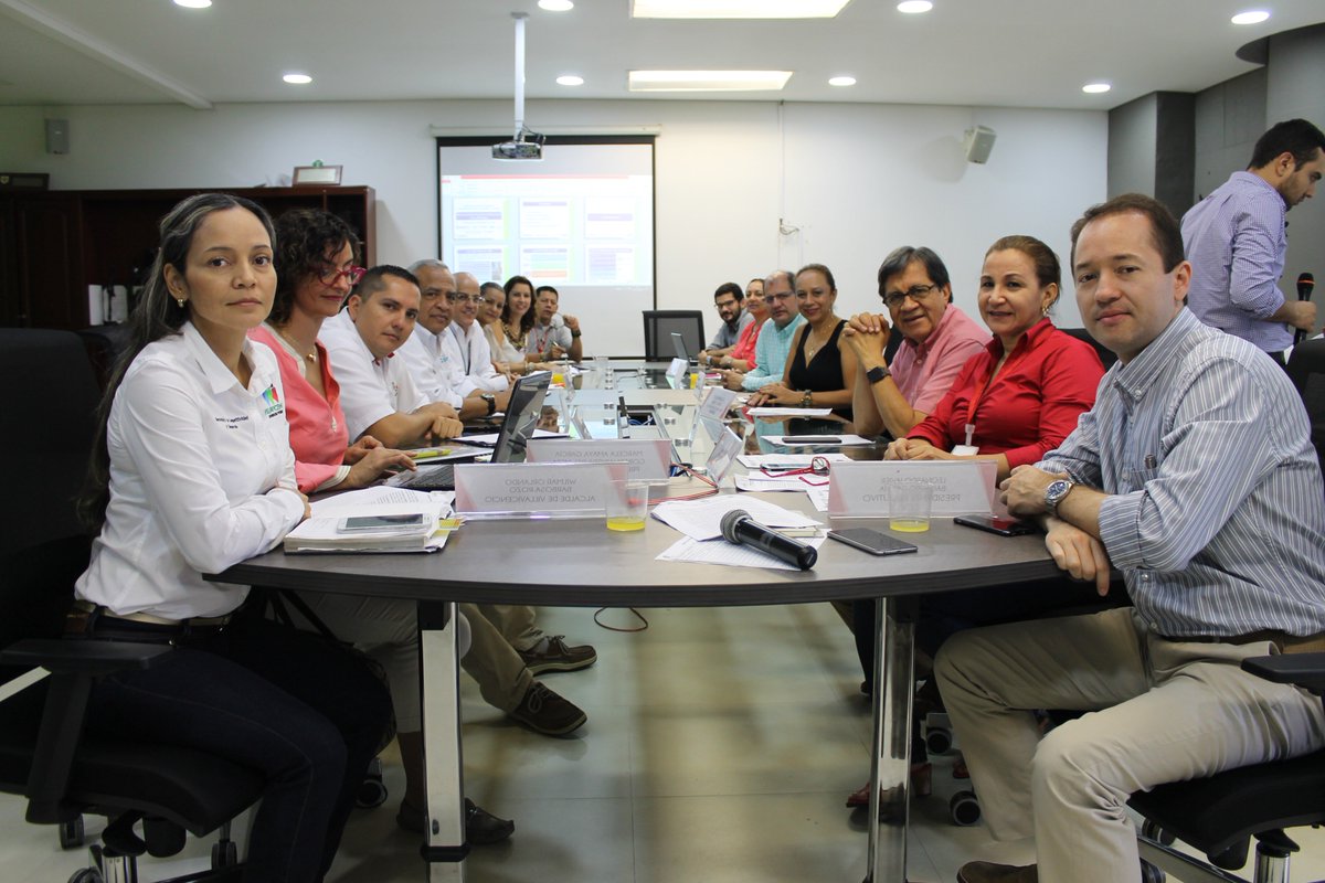 CCVillavicencio's tweet photo. En @CCVillavicencio se firmó un acuerdo de voluntades con los integrantes de la Comisión Regional de Competitividad del Meta. https://t.co/kizAXMhjqU