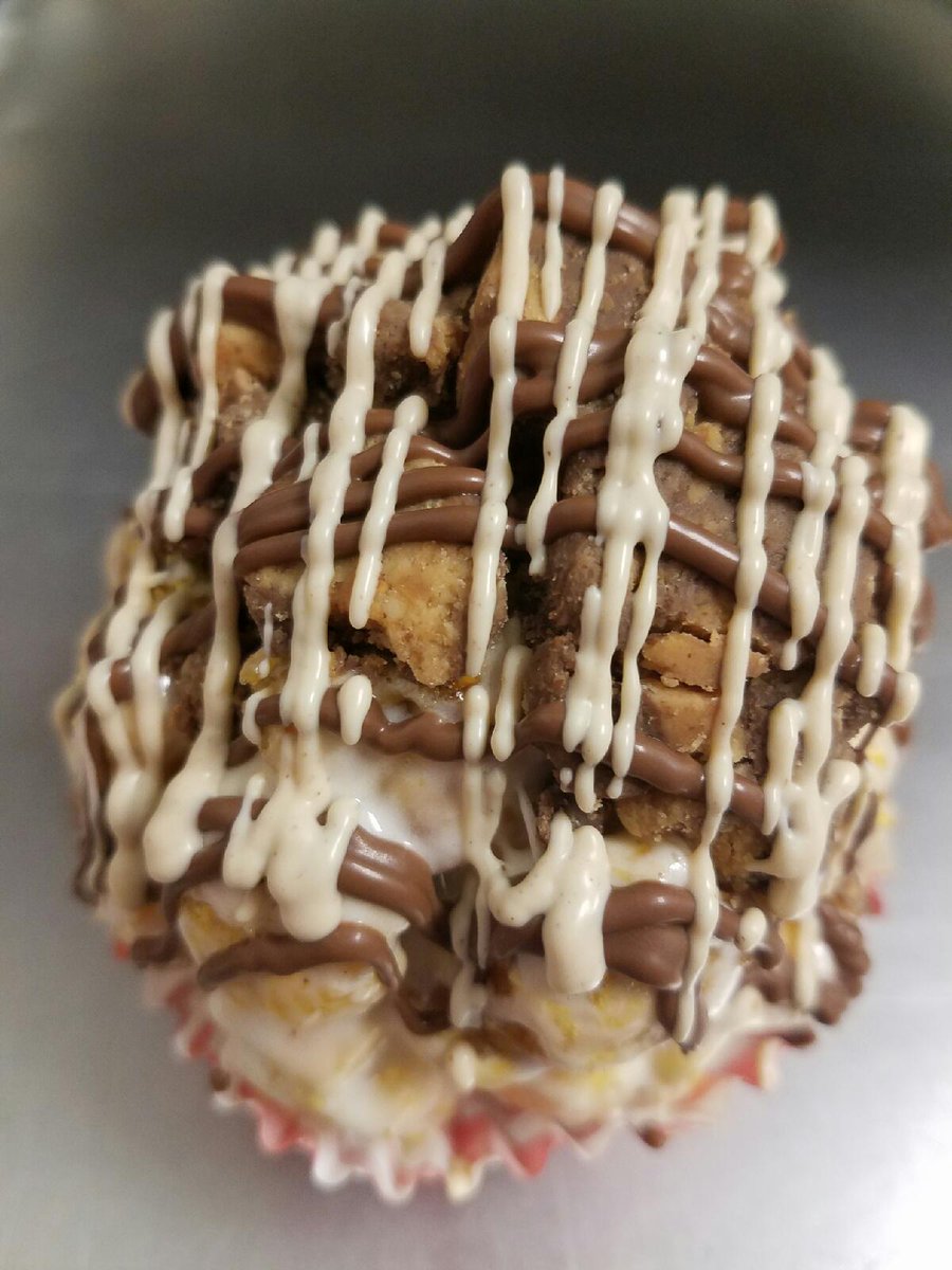 _kernelcorner_'s tweet photo. Reese's PBS Cup and Andes Mint Gourmet Popcorn Balls!!! yummy https://t.co/AjOwrEE1jq