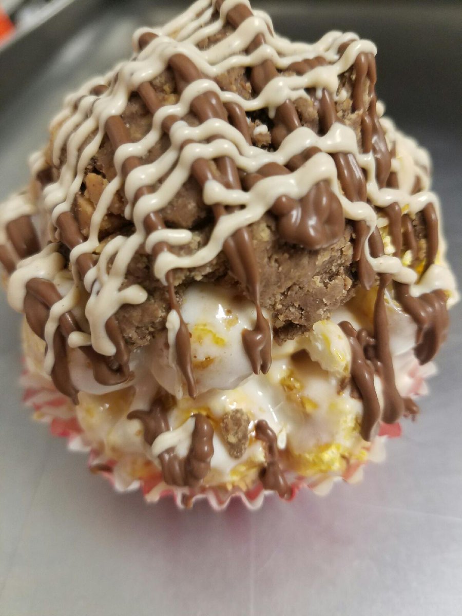 _kernelcorner_'s tweet photo. Reese's PBS Cup and Andes Mint Gourmet Popcorn Balls!!! yummy https://t.co/AjOwrEE1jq