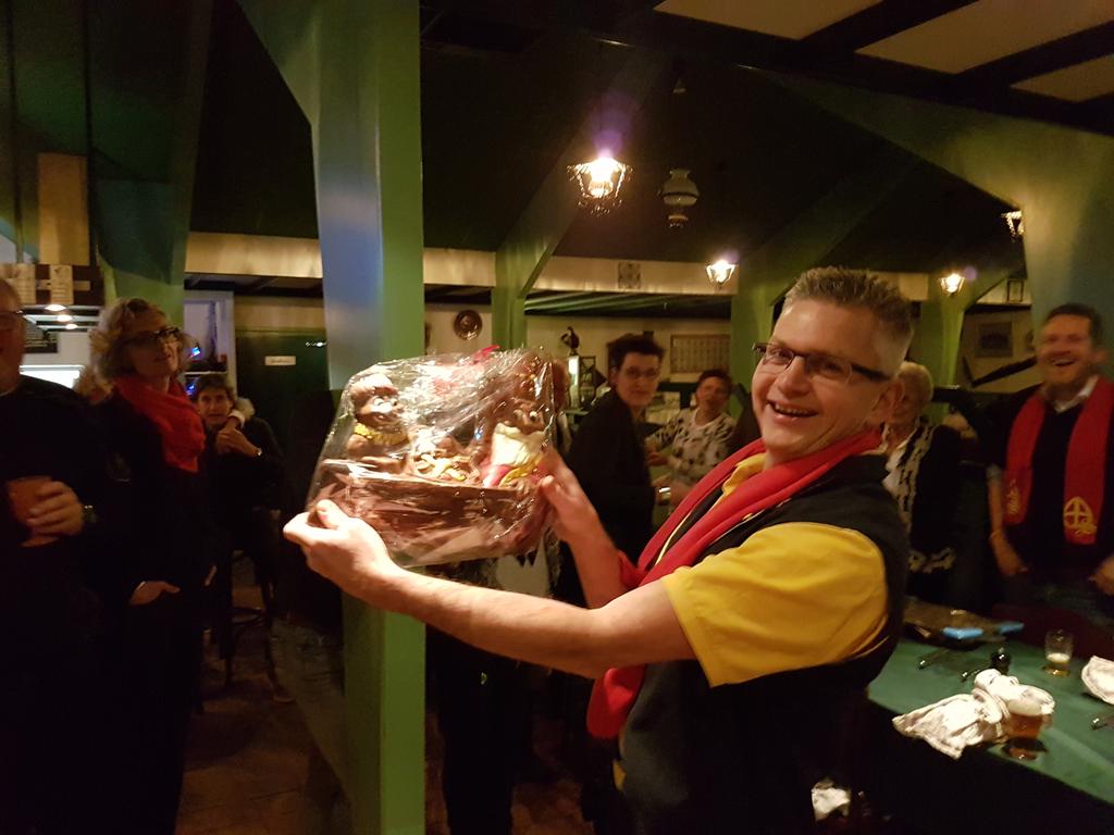 Ga je als verrassing naar het feest van de  Stichting sinterklaasintocht Assen. Wordt jezelf ook weer verrast. Geweldig. Sint bedankt.