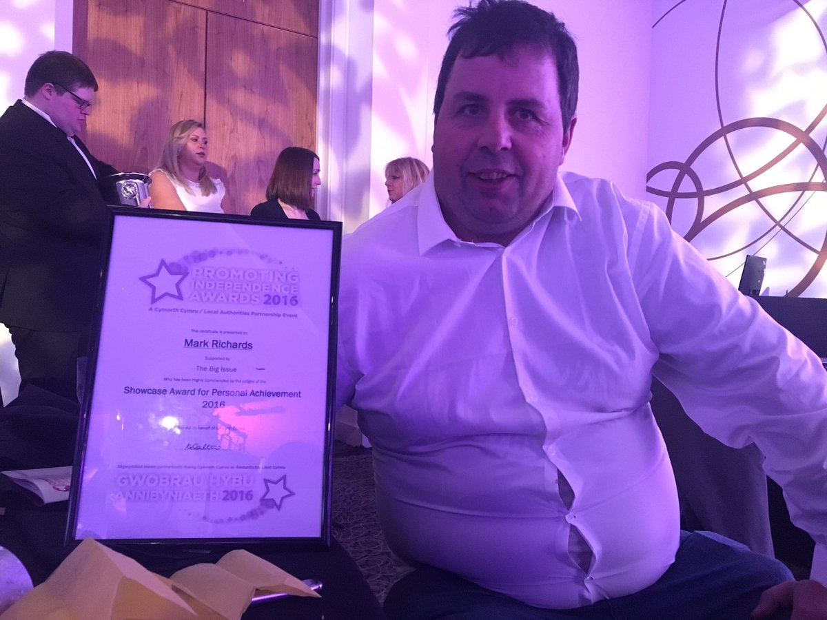 BigIssueCymru's tweet photo. YAY!! Well done mark for achieving a highly commended certificate for personal achievement! 🎉@CymorthCymru #PIAs2016 https://t.co/0i2qLKU6qN
