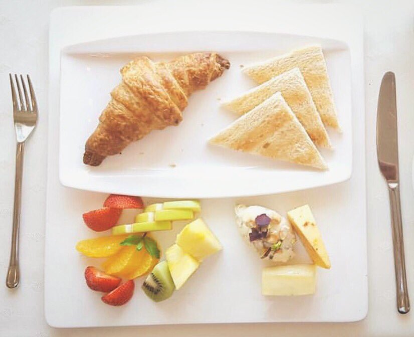 SpazioResto's tweet photo. ابدأ صباحك بفطور مميز من اعلى اطلالة ☀️ https://t.co/nldtxmEpTZ