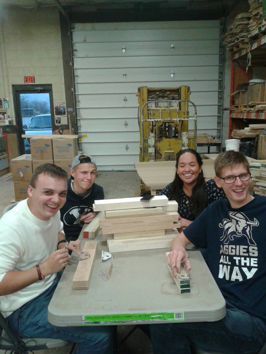 nathhhhhalia55's tweet photo. Yesterday was day uno of #LightTheWorld challenge and my friends and I went to Tiny Tim's to build cars for children💕@MurraySeminary https://t.co/W1WjSfTeSh