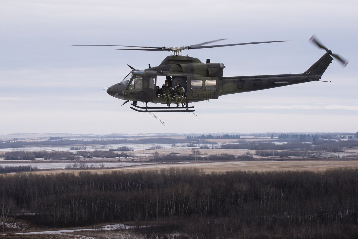 3CdnDiv3DivCA's tweet photo. #PhotoDeLaSemaine Membres de #38GBC sont transportés vers leur point d’insertion. #CPC16 https://t.co/RsTIfdMZqD