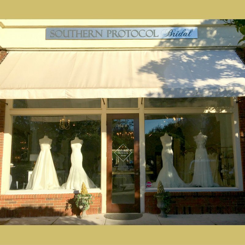SProtocolBridal's tweet photo. As another week winds to a close, the #SPBSquad finds itself dizzy with daring dreams of #NewBeginnings! #SomethingNew https://t.co/xaWL5tJfcq