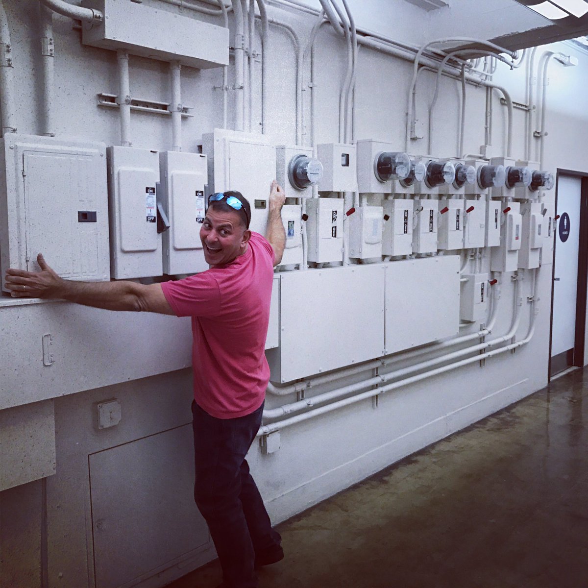 Sansoy's tweet photo. my favorite part of the New Mart Fashion building!!! working on my next big wearables project! #wearables #melange #newmart https://t.co/DPMpnvgHXb