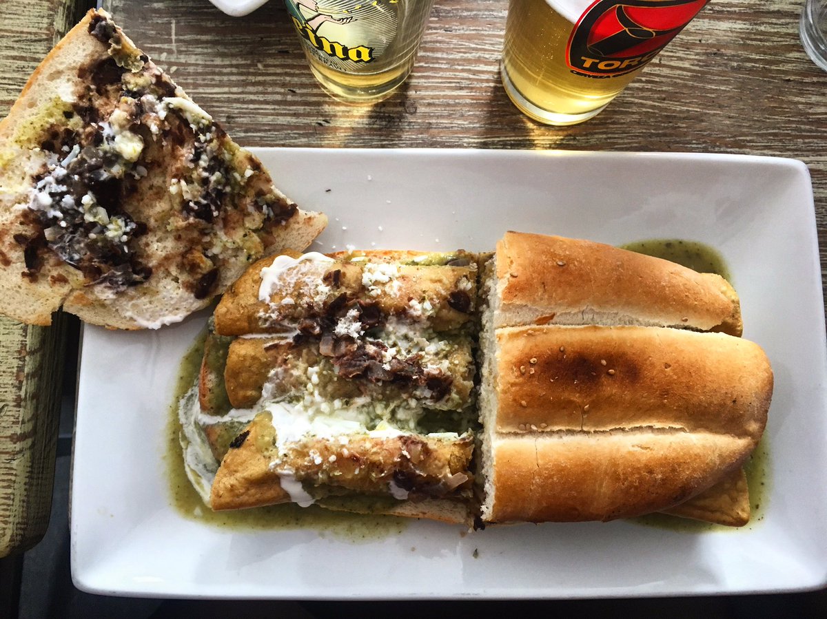 fer_balmaceda's tweet photo. Tortola de flautas mixtas de @LasSalseadas para el #FatFriday godín. Casual. https://t.co/kZDUoXJSM5
