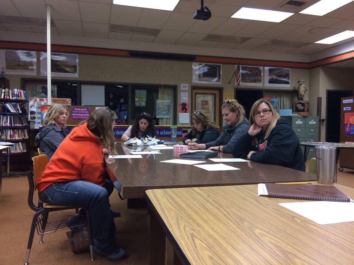team_wis's tweet photo. The WIS PTO Meeting and planning the Freeze Your Feathers Off Walk/Run!  #teamwis https://t.co/xTgTyqsKMJ