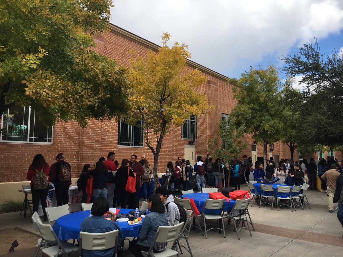 TerceroCyndi's tweet photo. Our 5th annual #C3Conference was a success! PUHSD Seniors engage with leaders in various careers for inspiration, motivation &amp; networking https://t.co/9lgnXTTWzw