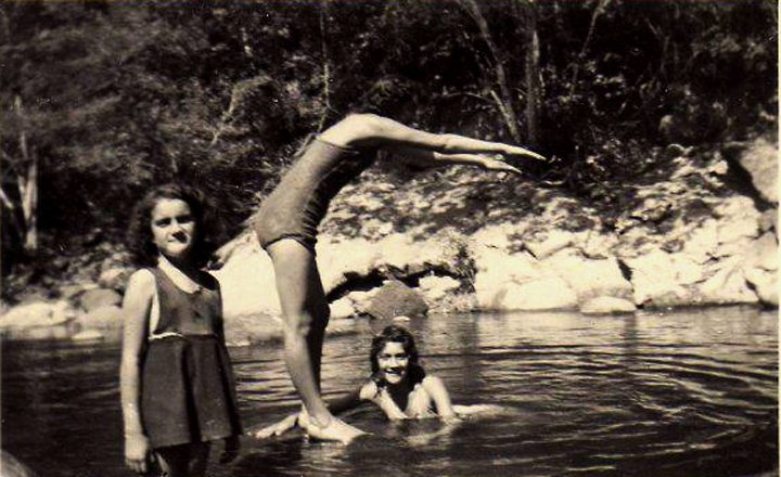 DeepSageApp's tweet photo. #Créalo Río Bogotá. El Charquito, entre Alicachin y el Salto del Tequendama (1950) – Fuente: Historia Gráfica de Soacha https://t.co/NGV3o6zSSx