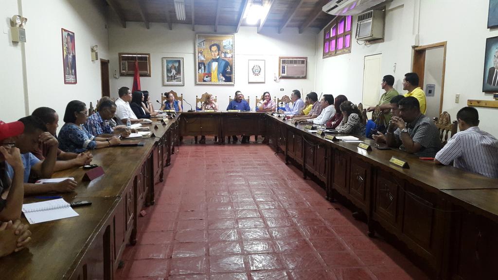 jlberroteran's tweet photo. La UNERG camina hacia lo productivo y el avance en lo academico-investigativo con inclusion en lo socio-cultural. #FREBIN #FEBONAPRA https://t.co/2jV6a9kN1B
