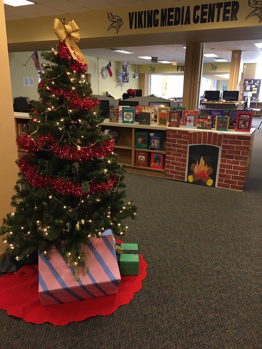 LGPLibrary's tweet photo. Viking Library is ready for holiday reading @DallasReads @DISD_Libraries https://t.co/z9rdoq3nlB