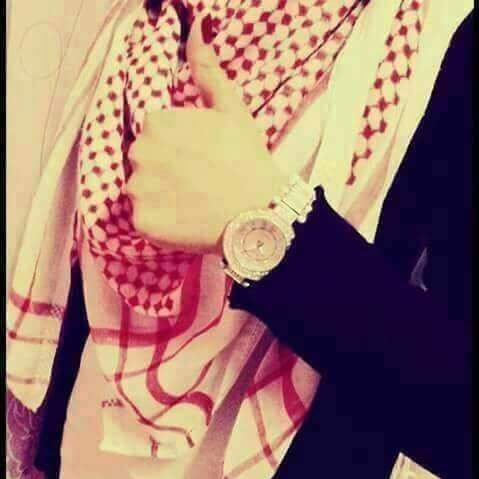 انا اعشق شخصيتي مهما كانت واعشق تفاصيلي  وملامحي ولا يهمني ما يقال عني فلم تشقى امي تسعه اشهر ليقيمني  الناس