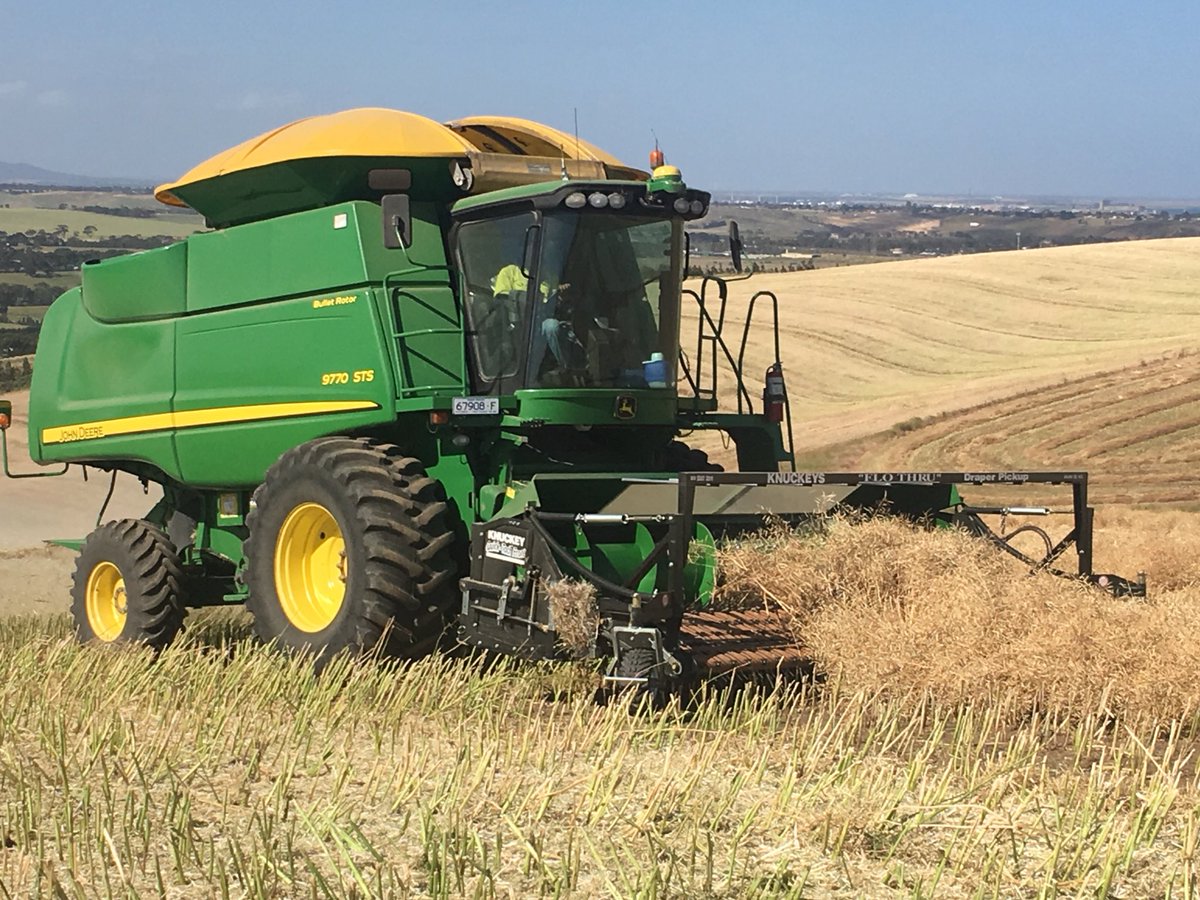 Knuckey_Aus's tweet photo. Peel Ag and @Knuckey_Aus up and down some steep ones #Knuckey #harvest16 https://t.co/0beN18okDR