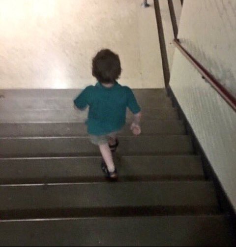 yizhanschilate's tweet image. ENCIMA SON PARA IPHONES. INDIGNADA ME ENCUENTRO. POBRE E INDIGNADA. #CD9EMOJIS