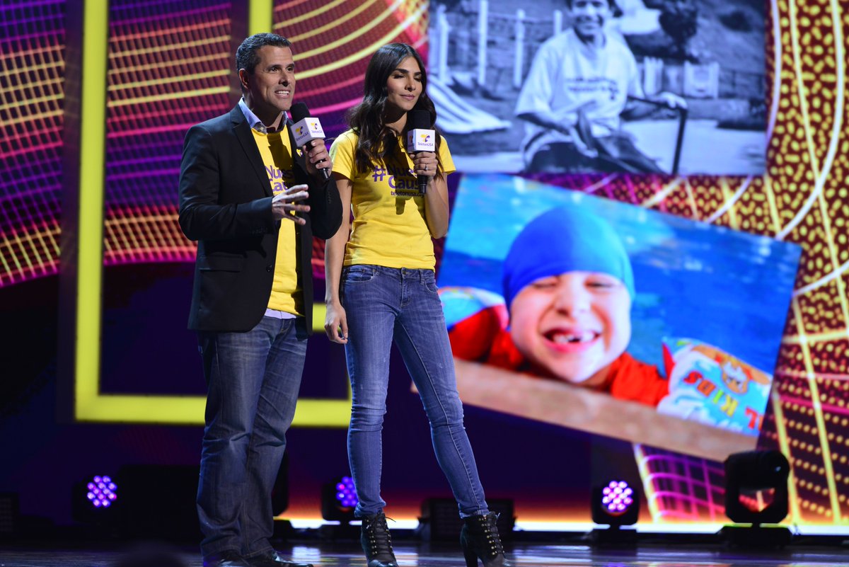 TeletonUSA's tweet photo. ¡Un gran comienzo esta noche por @Univision!

@GalileaMontijo @AleespinozaTV @LauraPausini @marcoregil @adrianmartinveg 

#NuestraCausa https://t.co/2GDL1ITMDU