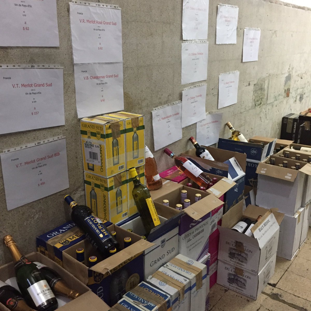 En sus marcas. Listos. Fuera. Empezando con las compras navideñas en la venta de bodega de <a href="/GrandesVinedos/">GVF</a> en Michoacán 10.