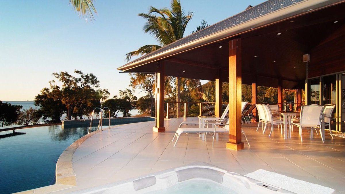 UnrealEstate's tweet photo. If @UnrealEstate wowed you with its unique homes vote it Best Lifestyle Program! 🏡

#9UnrealEstate | https://t.co/VuapkbcCP6 https://t.co/rKhig6z4tU