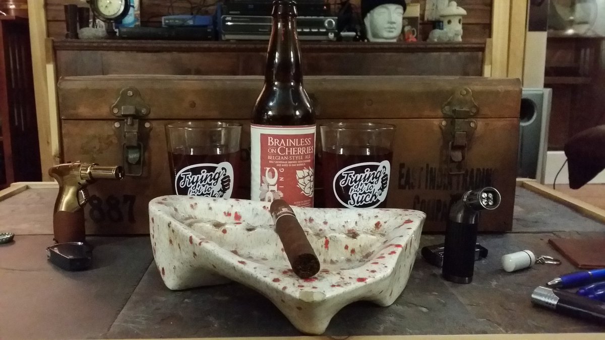TheBeilski's tweet photo. Episode 97 starting off right with a brew from @brewfontaine #drinklocal #podcast #Watash-Tray # https://t.co/97ukxxGOpe https://t.co/uifboWqF4B