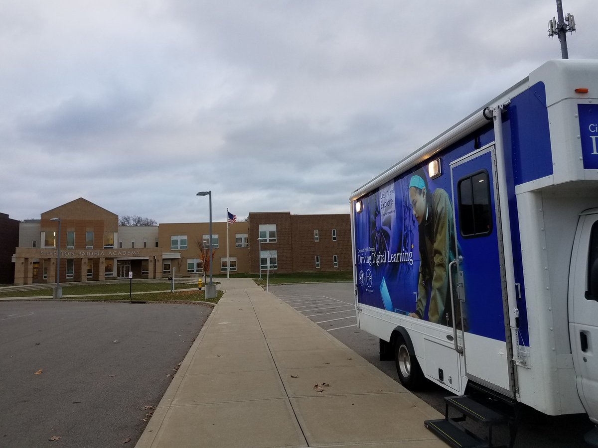Rosemary_Edu's tweet photo. .@IamCPS recap: #CPSTechTruck was #DrivingDigitalLearning to College Hill & Silverton! Coaches learning #Apex! #HourofCode prep! #CPSandMe https://t.co/BUv6gZ8aUH