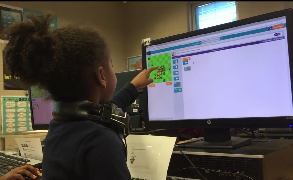 Rosemary_Edu's tweet photo. .@IamCPS recap: #CPSTechTruck was #DrivingDigitalLearning to College Hill & Silverton! Coaches learning #Apex! #HourofCode prep! #CPSandMe https://t.co/BUv6gZ8aUH
