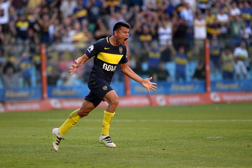 DonbalonAR's tweet photo. "Para mí, los mellizos Schelotto no viven con cara de culo" https://t.co/JWeFihDlbH #TieneDefensaDelChinoMaidana #Perdón #DeBou #TasIgual https://t.co/xg6RzthM2g