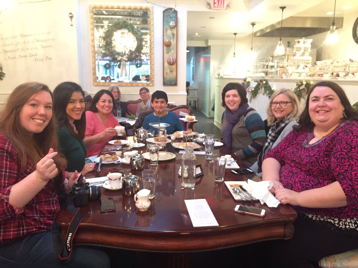 Nicole5Wheeler's tweet image. @JoNewmarch @sabrinarmf This #Hearties &amp;amp; pals LOVED our experience at @neverlandtea! Thanks for the great recommendation! So charming! #HFR2