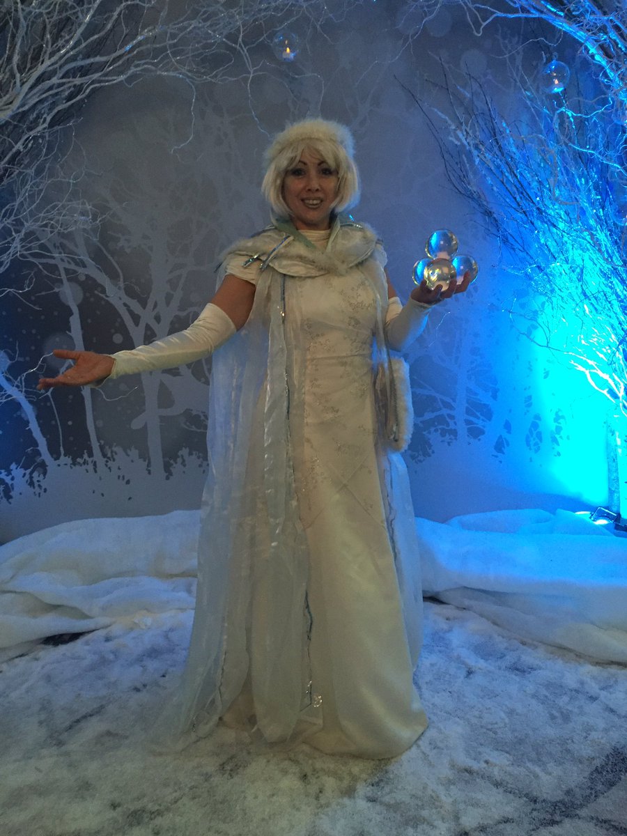 SorchaRa's tweet photo. Enchanting winter wonderland at #InterContinental O2 #eventsprofs #corporateEntertainment #IceCharacters https://t.co/qqFLpRVwAP