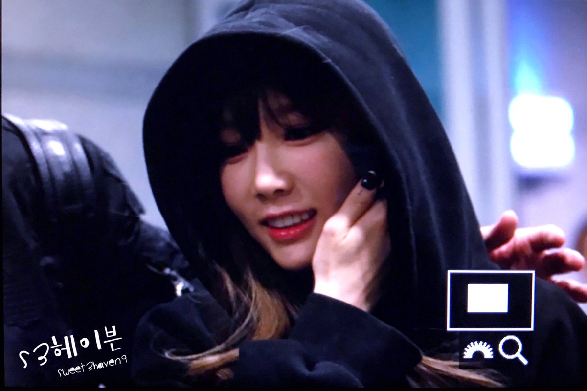 [PIC][03-12-2016]TaeYeon trở về Hàn Quốc vào sáng sớm nay CytfxSsVIAAMkX4