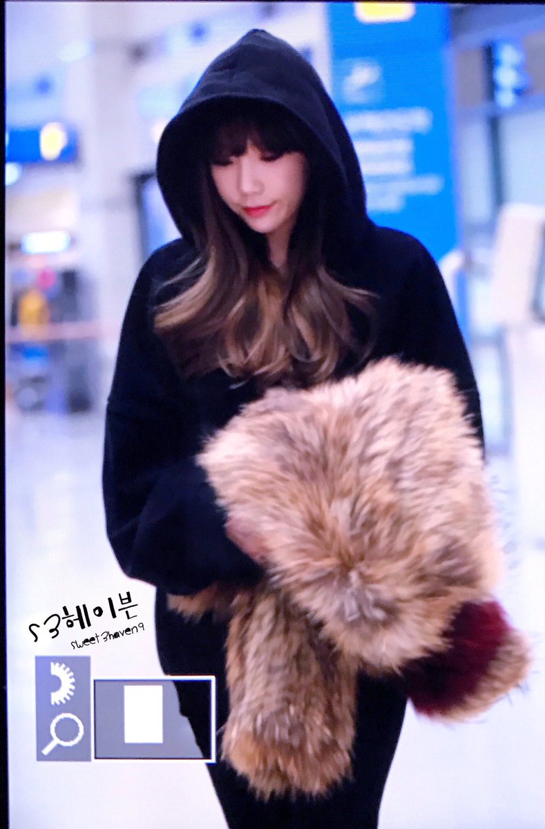 [PIC][03-12-2016]TaeYeon trở về Hàn Quốc vào sáng sớm nay CytfxStUcAAeNDh