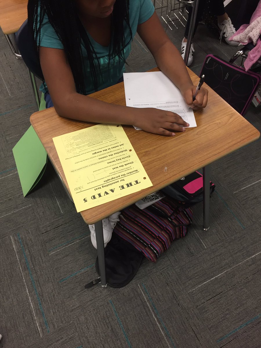 carrieokieking's tweet photo. Yep, Ss were rocking the @AVIDTexas strategies while they read! Helps Ss formulate better discussions with evidence #AVID5 #PCMSPumaPride https://t.co/o9gS6BFGRL