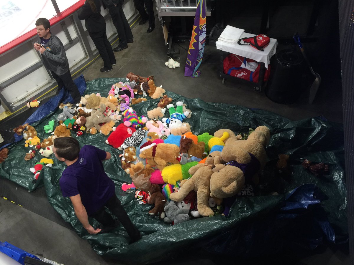 Happy Holidays! Solar Bears in 'ugly sweater jerseys' for annual teddy bear toss... Love our team! <a href="/OrlandoHockey/">Orlando Solar Bears</a>