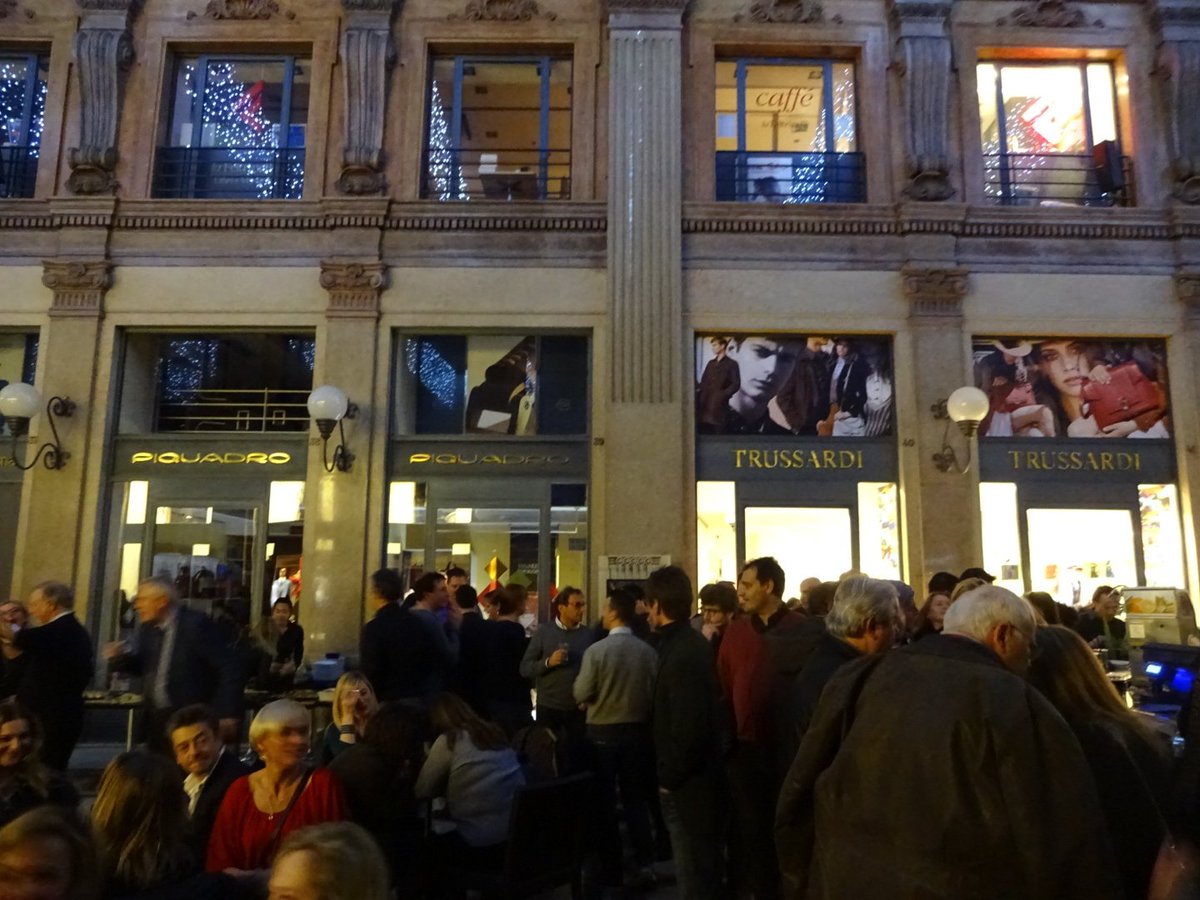 getmerome1's tweet photo. Friday night in #Rome #GalleriaSordi #aperitivo #disco #internations #internationsorg #travelblogger #travelblog https://t.co/ICKFNqskg5
