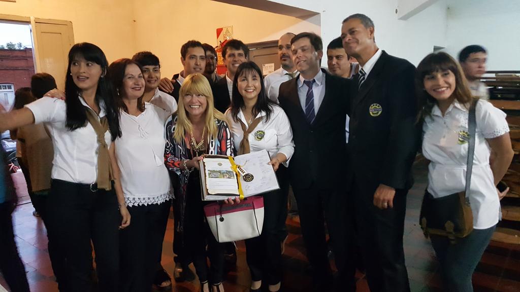 mariluleverberg's tweet photo. Compartiendo con 1ra Promoción #Epet30 historia de esfuerzos compartidos #TecnicosElectromecanicos felicitaciones egresados! @kiketenaschuk https://t.co/WEoldsuFNj