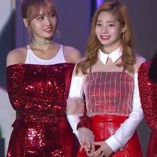 dahyun_smile's tweet photo. CONGRATULATIONS TWICE FOR WINNING LAST NIGHT. And #TT12THWIN TOO ❤😍 #dahyun #kimdahyun #twice #다현 #김다현  @JYPETWICE https://t.co/ZU7pUbEG4u