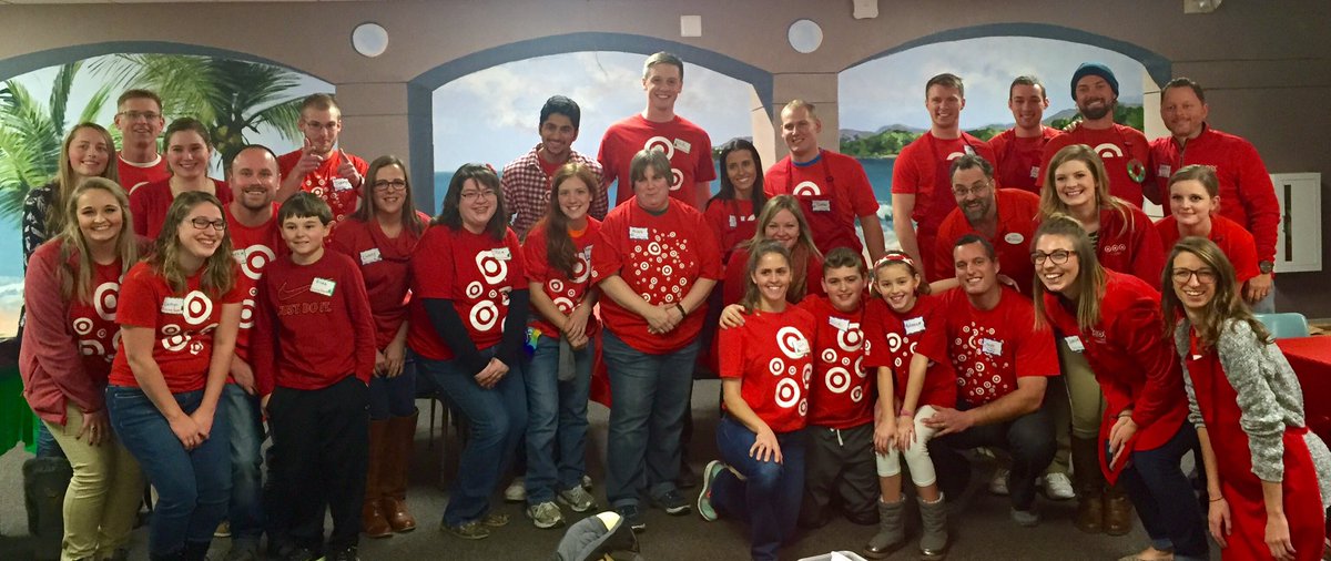 D131 giving back after a long week. So honored to be a part of this team. #D131 #GivingBack  @REOrulz71 <a href="/ButrynMatt/">matt butryn</a> @ContrucciJoe