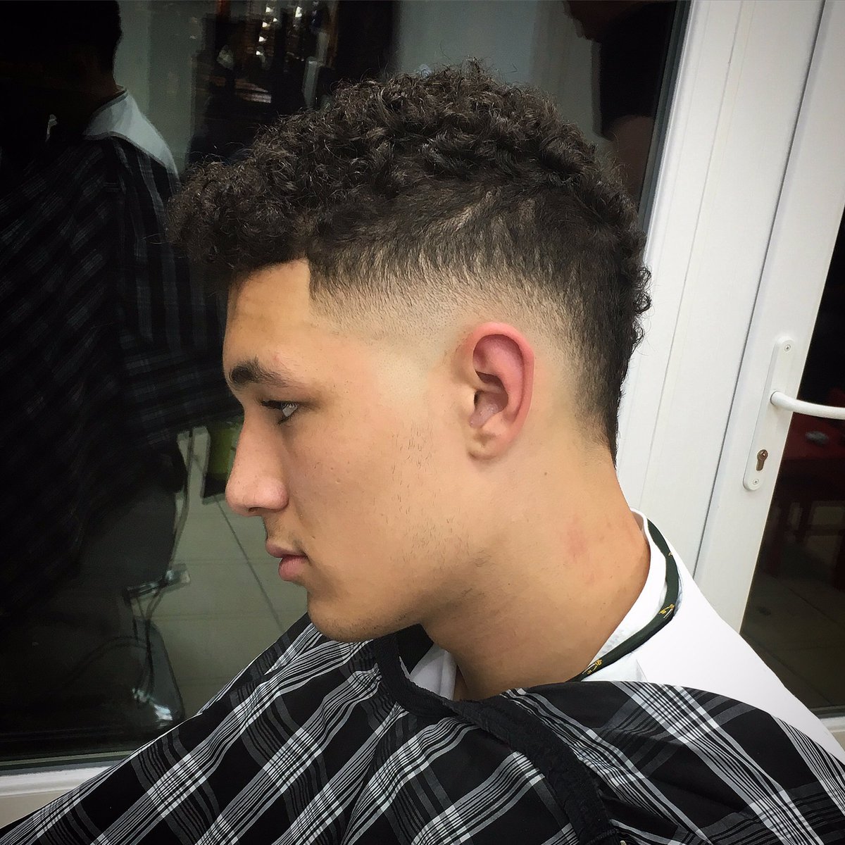 robbsta123's tweet photo. Loving this #Skinfade finished with the #twistsponge #barber #essex #andis #britishmasterbarbers #ukbarberbattlefinalist @AndisCoUK https://t.co/GDfBL3Yi2P