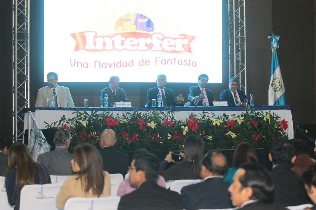 prensa_libre's tweet photo. Inauguran #Interfer2016 en el Parque de la Industria. Estará hasta el 23 de diciembre. (Fotos: Álvaro Interiano). https://t.co/Geq3rBoXFf