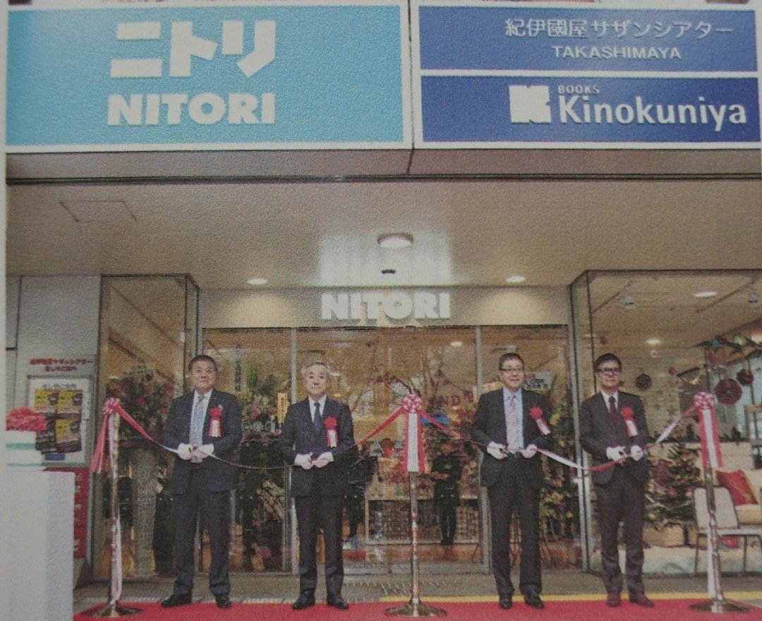 次号のmj ニトリが百貨店から引っ張りだこです 高島屋新宿店の 階に 都心型のモデルとなるおしゃれな新店をオープン 地方から郊外 街中へと進出する戦略は ユニクロとも重なります 新たな成長路線の成否は 日発売号の 面特集です 日経mj Scoopnest