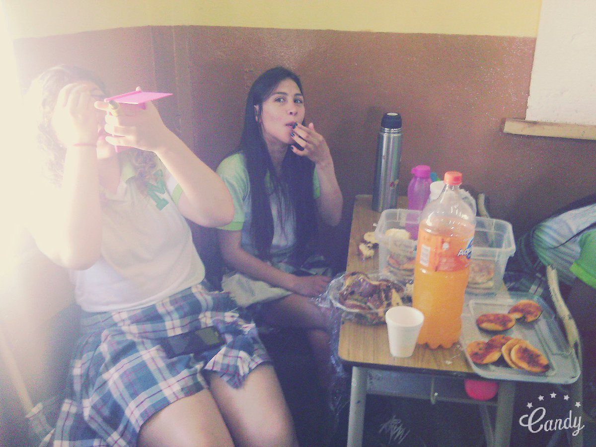 VickoE1998's tweet photo. Voy a extrañar esto. #Sextonaturales 💕👋 https://t.co/GvwC98iSnJ