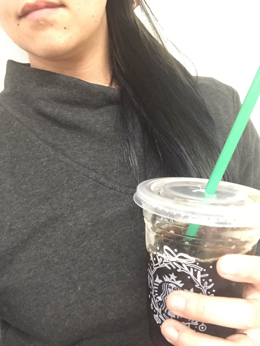 nicole_ruccolo's tweet photo. First stop after landing in Seattle #starbucks #yesipickedthebigstraw @kudosreading #marketeratwork https://t.co/MtJv8b0aiS