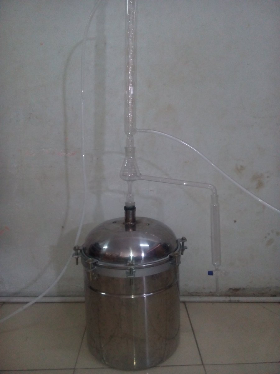 Destilasi sereh wangi ( Citronella Java)
Dan patchouli, clove, etc