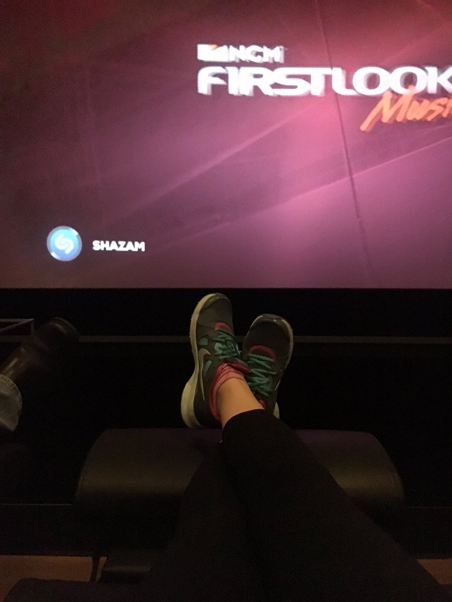 Kara_Creates's tweet photo. Date night to see #Allied. Had no idea there was theater with recliners close to our house. โค๏ธ #comfybutt #regalcinema https://t.co/01o6VJ5Nc9