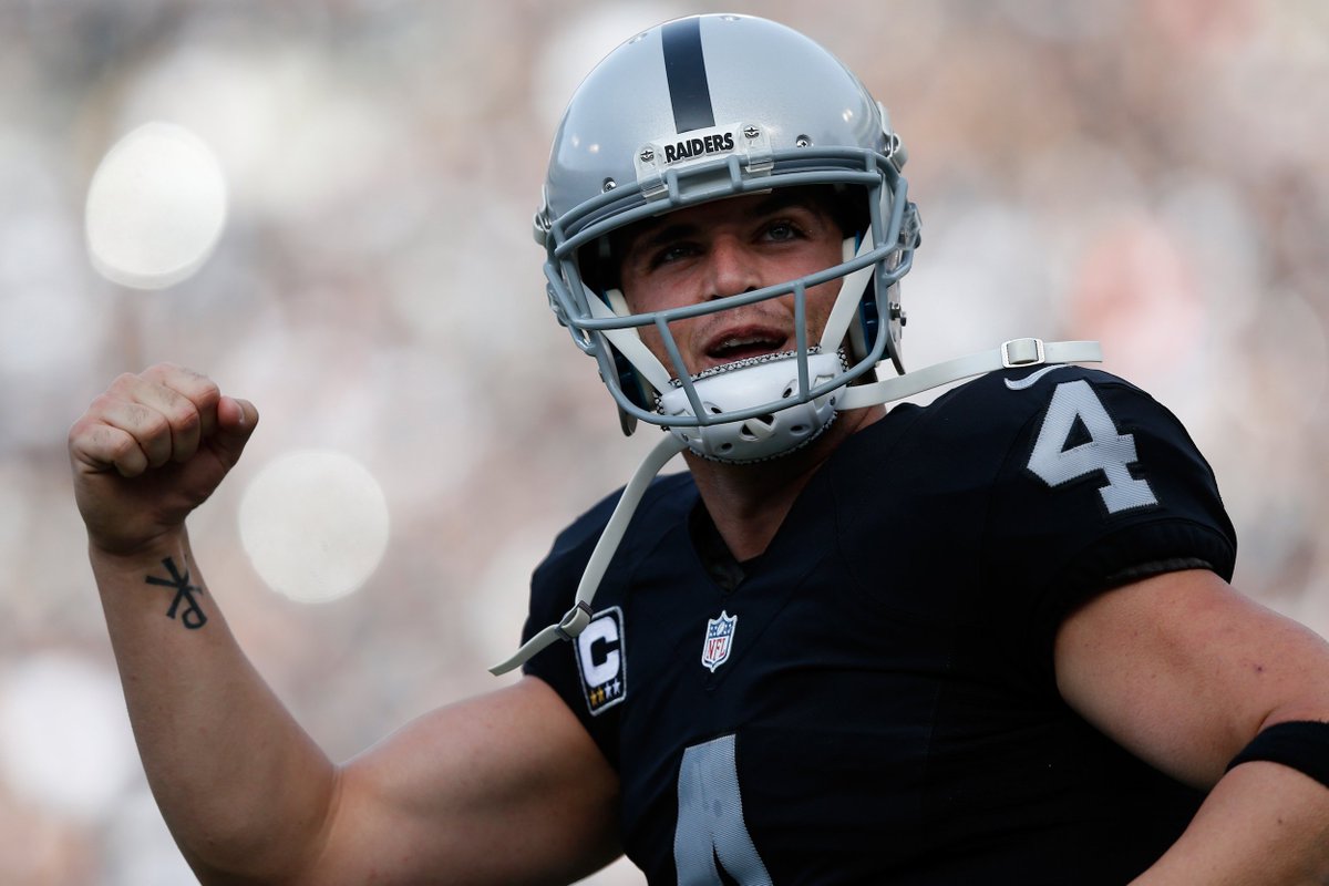 LinkedInDude's tweet photo. The NFL will reportedly relax their social media rules so teams can post more GIFs and videos... https://t.co/dpGxQf5i6h https://t.co/dOcG1Qf1Kb