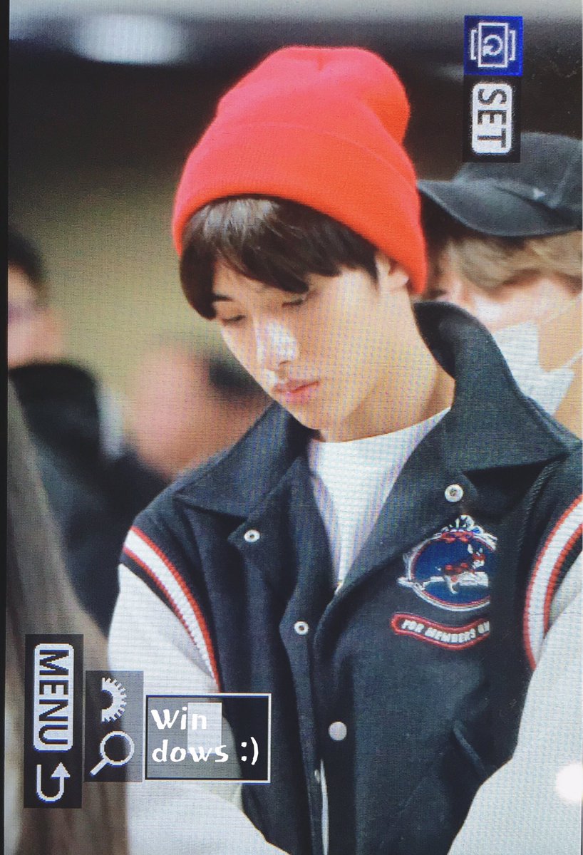 win_dows1028's tweet photo. 161203 #WINWIN #윈윈 
인천공항 입국 https://t.co/6BBG4zgxJs