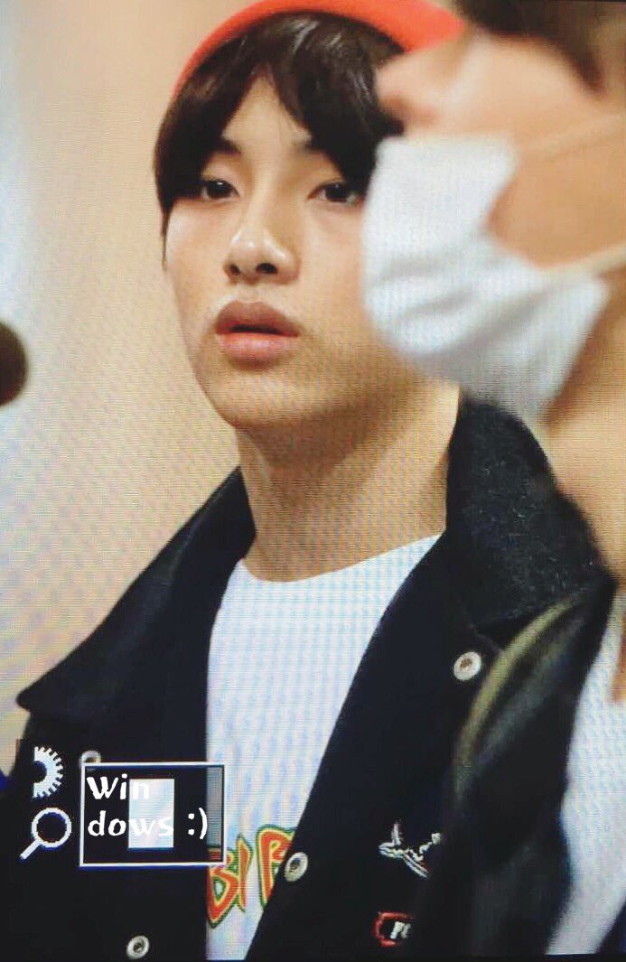 win_dows1028's tweet photo. 161203 #WINWIN #윈윈 
인천공항 입국 https://t.co/tjtyEKVy08