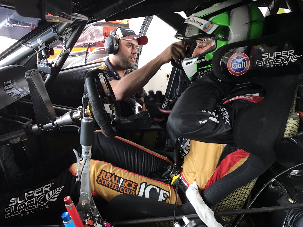 SuperBlackNZ's tweet photo. Time to strap in for a 20 min qualifying session . Lets go! #VASC https://t.co/oJLJqp79XJ