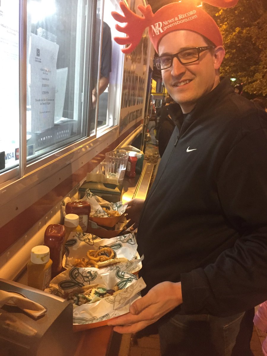 HoppersHotDogs's tweet photo. It's a feeding frenzy! @DowntownGSO loves our hot dogs! https://t.co/9H4MH75pOa