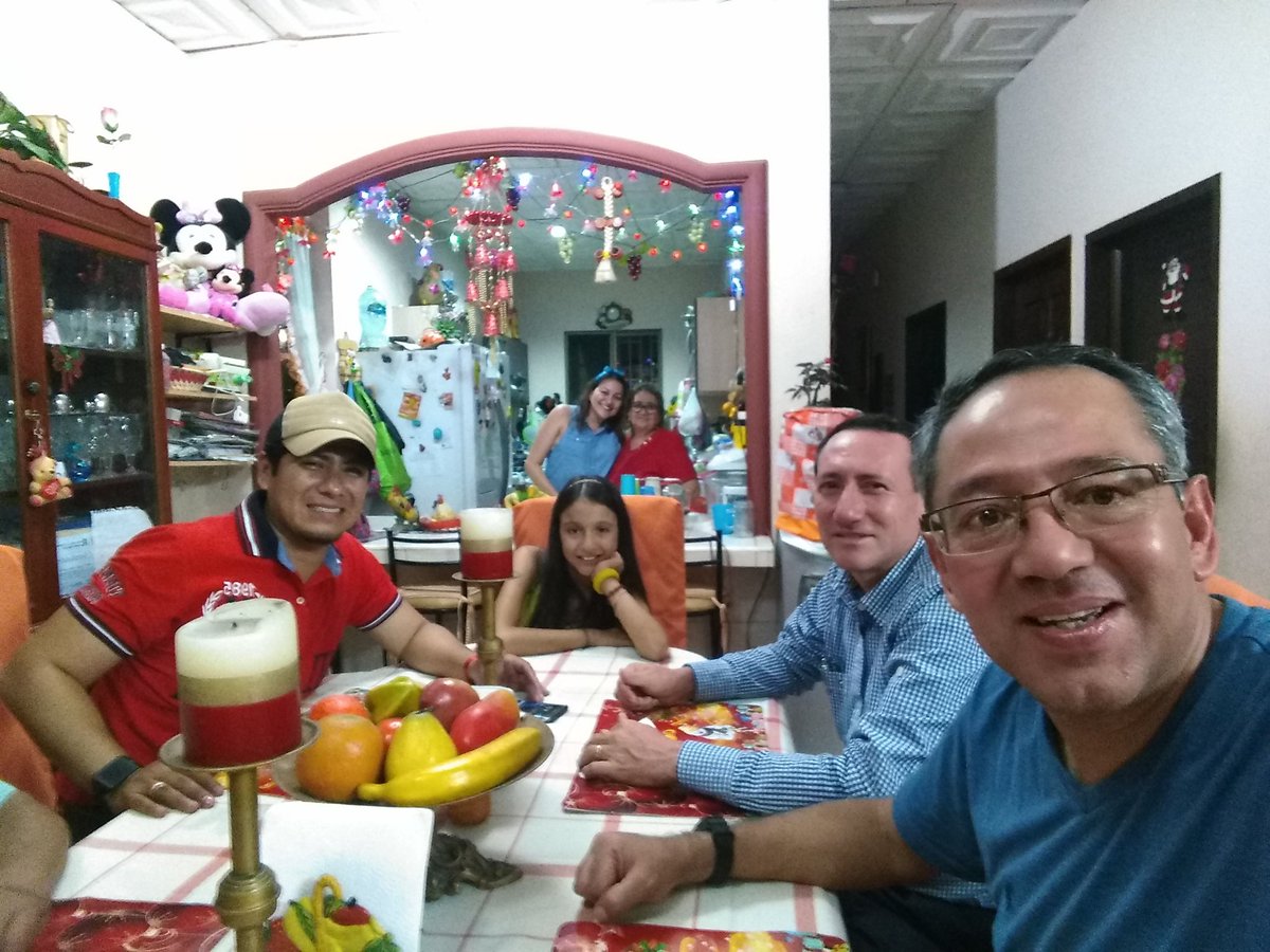 88888stat's tweet photo. Muchas gracias a los maestros de Riobamba, Cuenca y Machala que nos acogieron en sus hogares para hacer posible las visitas de esta semana. https://t.co/ehKPd2aSzZ